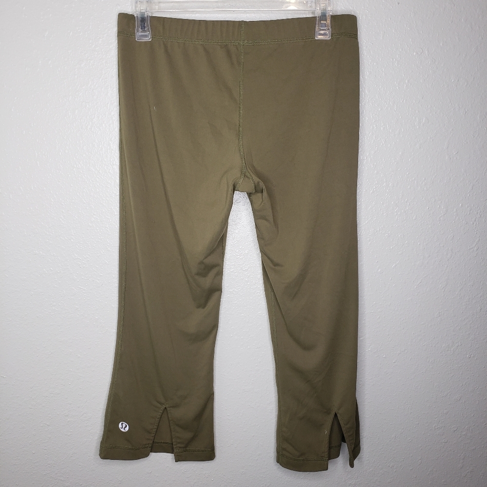 Lululemon 10 olive green crops w slit